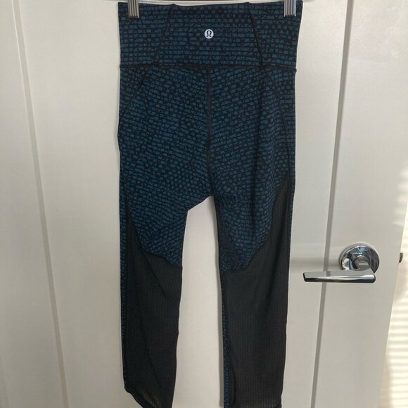 LULULEMON Sz 2 Blue Black Wunder Under Cropped Leggings - Picture 3 of 7